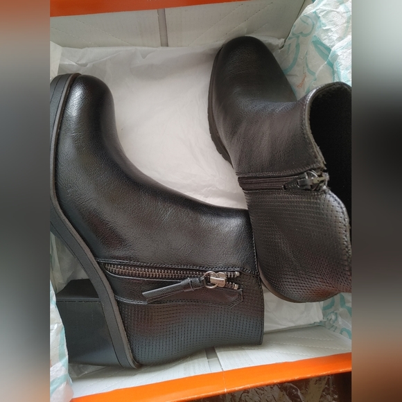 Ankle Boots - Picture 2 of 5